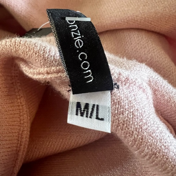 🆕 ONZIE Baby Pink M/L Crop Hoodie - Picture 16 of 17